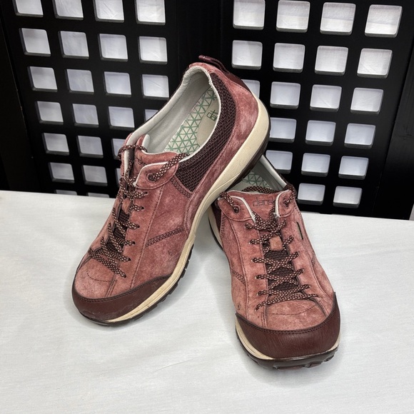Dansko Shoes - 🌹Dansko Paisley Rose & Chocolate Sneakers Size 9 Comfort🤎 Lace-Up Gently worn!